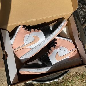 COPY - Air Jordan 1 mid Size 9.5.